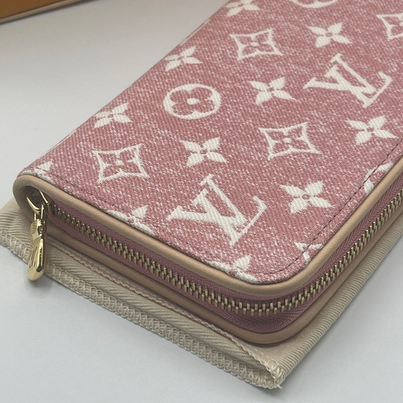 Louis Vuitton Jacquard Denim Monogram Long Round Zippy Wallet Limited Edition - Picture 5 of 16